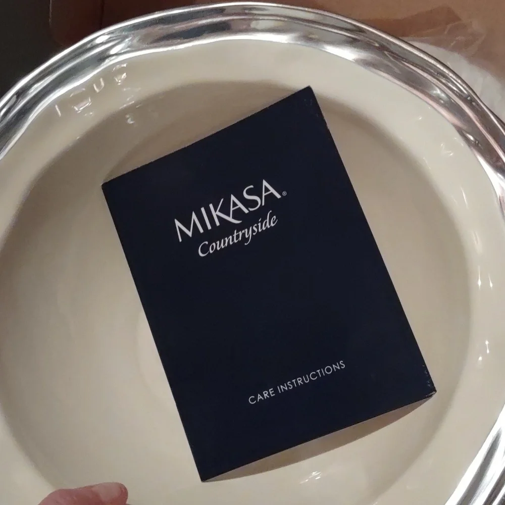 Mikasa countryside serving bowl, nib